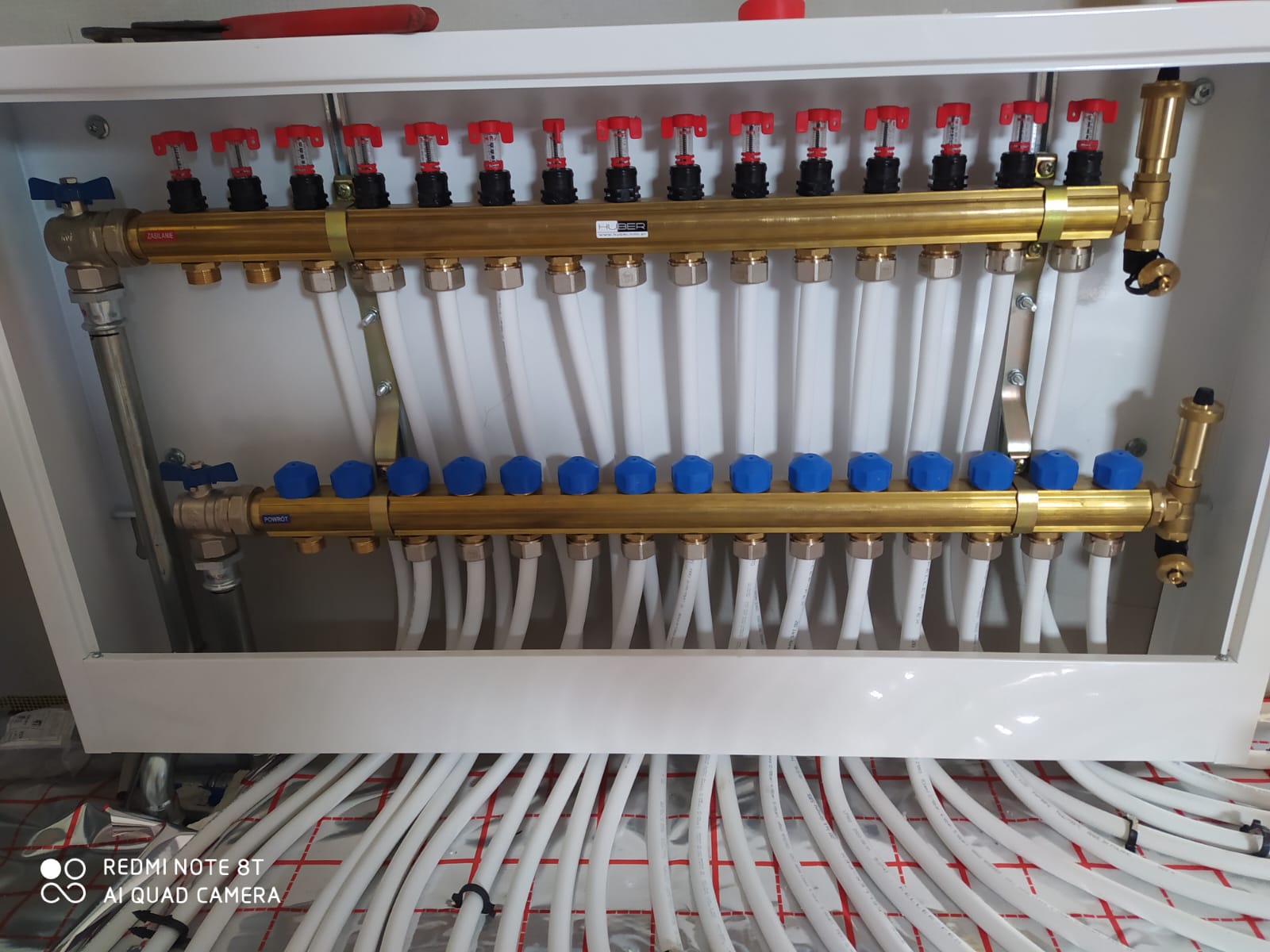 Rozdzielacz ogrzewania podłogowego z rurami PEX - TOMEX